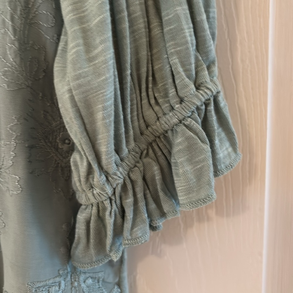 Embroidered button down blouse - Picture 3 of 7
